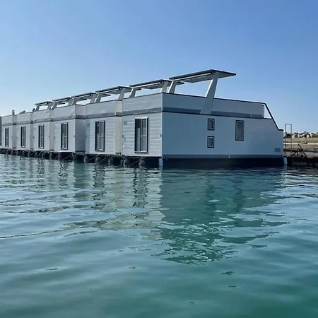 Rooftop Houseboat With Sea Panorama Botel