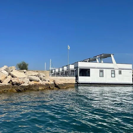 Rooftop Houseboat With Sea Panorama Botel